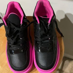 Nice tennis wore it twice it’s a little tight